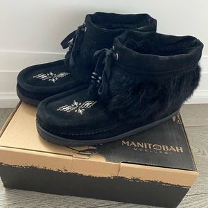 WOMEN'S MANITOBAH MUKLUKS KEEWATIN SUEDE HALF-MUKLUKS IN BLACK
